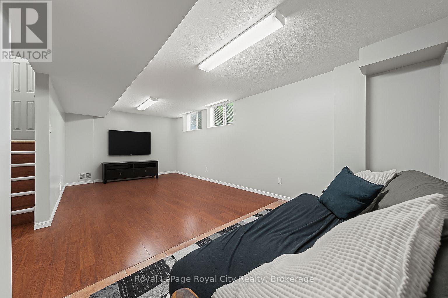 












89 DOYLE DRIVE

,
Guelph (Clairfields/Hanlon Business Park),




Ontario
N1G5B9

