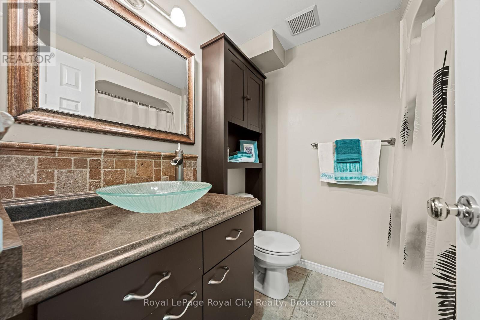












89 DOYLE DRIVE

,
Guelph (Clairfields/Hanlon Business Park),




Ontario
N1G5B9

