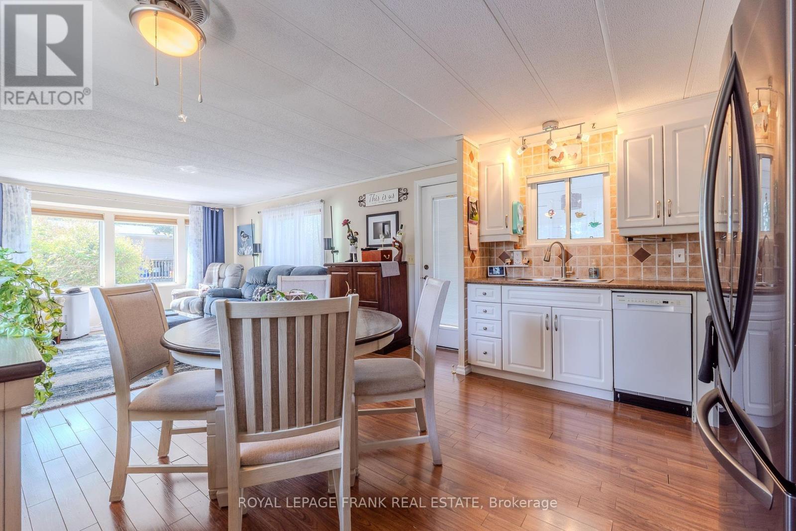 












10 FENELON WAY

,
Kawartha Lakes (Lindsay),




Ontario
K9V0H5

