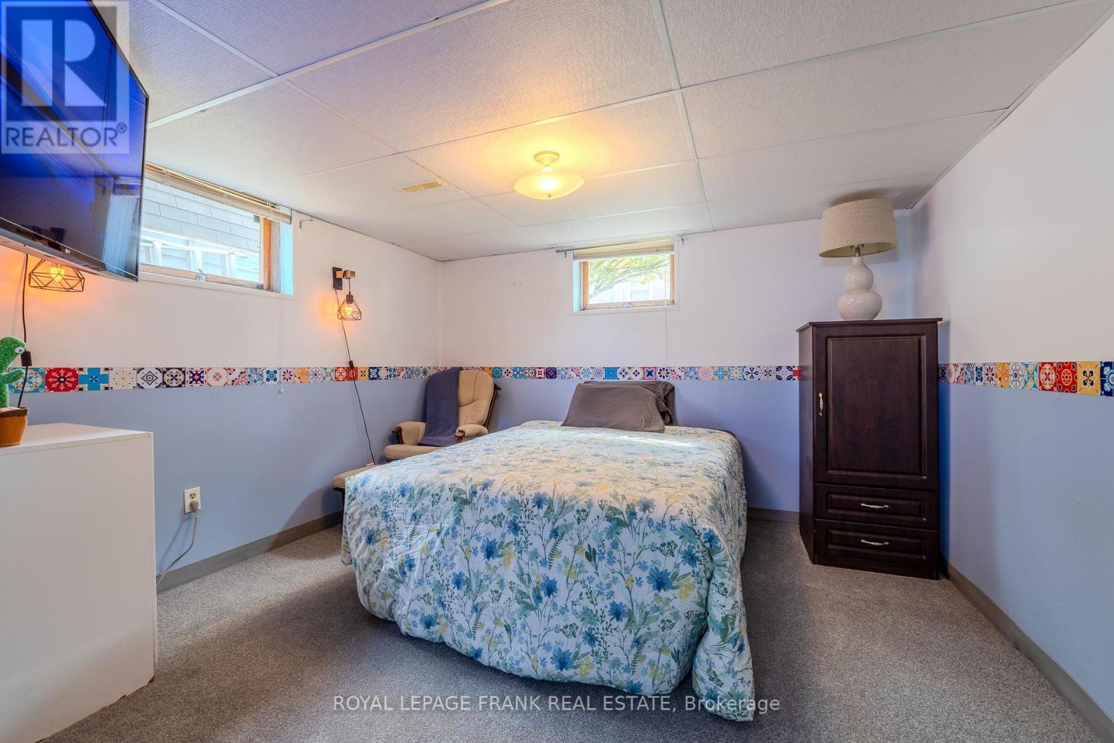












10 FENELON WAY

,
Kawartha Lakes (Lindsay),




Ontario
K9V0H5

