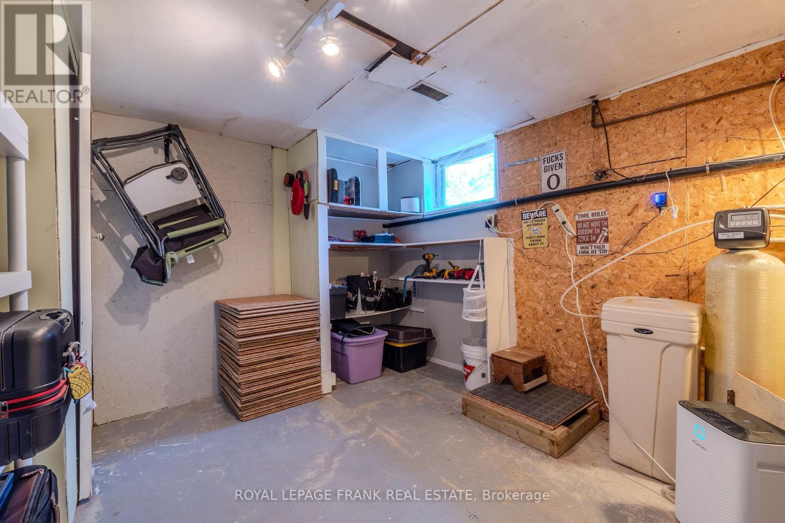 












10 FENELON WAY

,
Kawartha Lakes (Lindsay),




Ontario
K9V0H5

