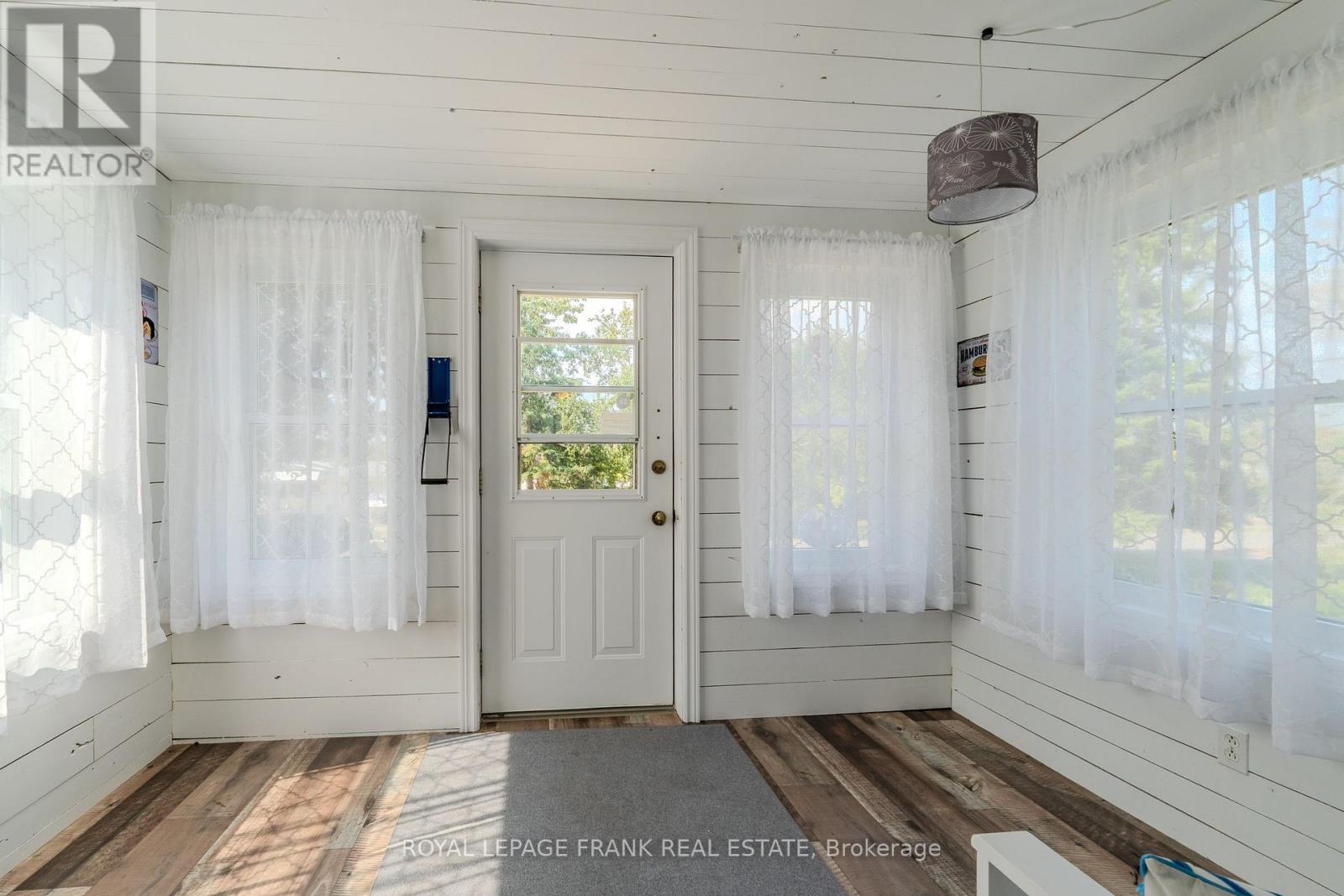 












10 FENELON WAY

,
Kawartha Lakes (Lindsay),




Ontario
K9V0H5


