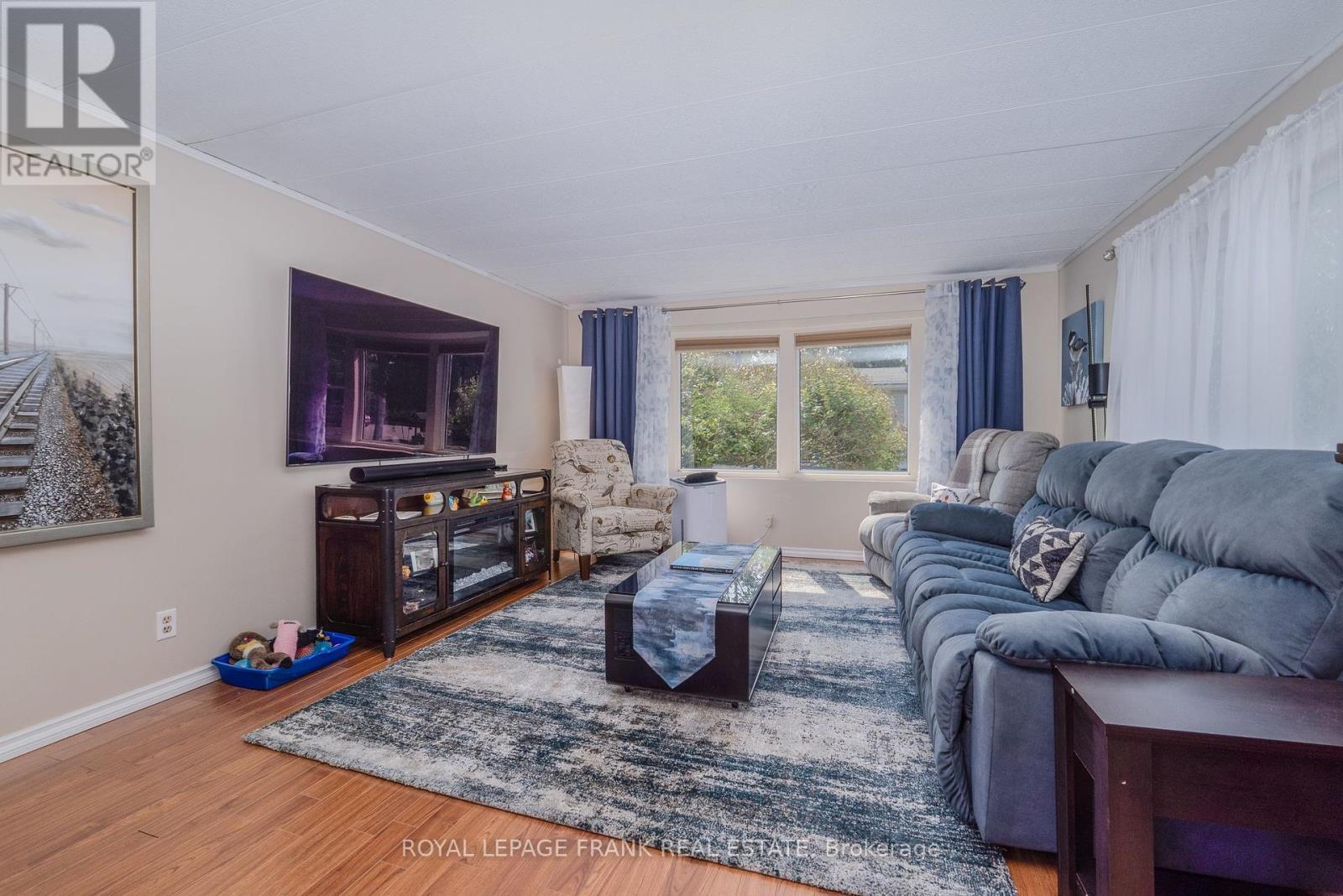 












10 FENELON WAY

,
Kawartha Lakes (Lindsay),




Ontario
K9V0H5

