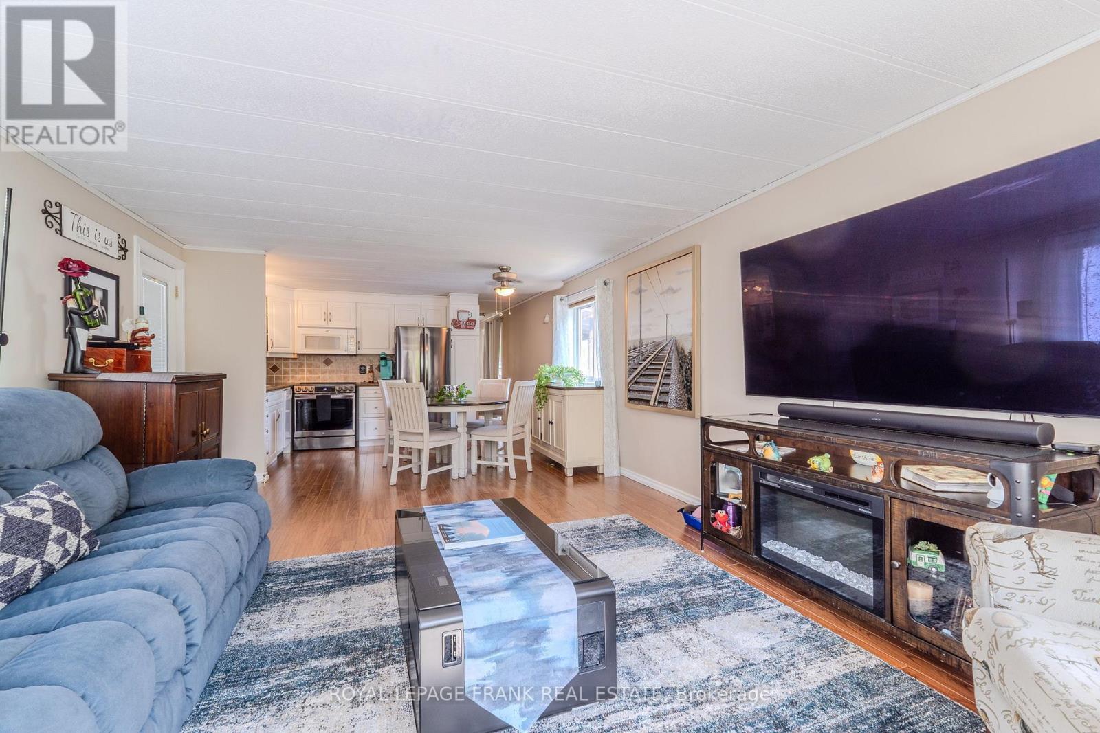 












10 FENELON WAY

,
Kawartha Lakes (Lindsay),




Ontario
K9V0H5

