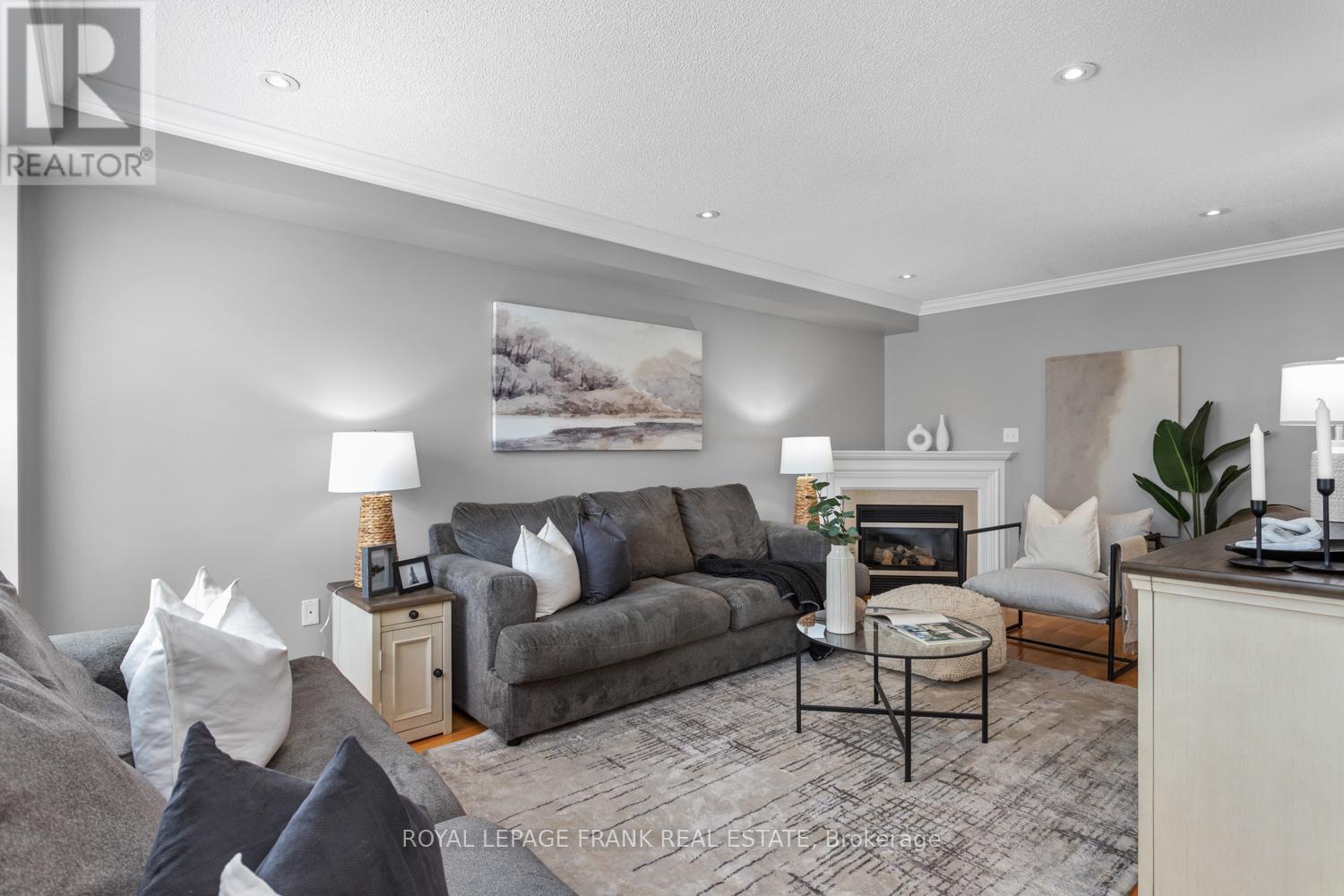 












11 STAPLES AVENUE

,
Clarington (Courtice),




Ontario
L1E3H1

