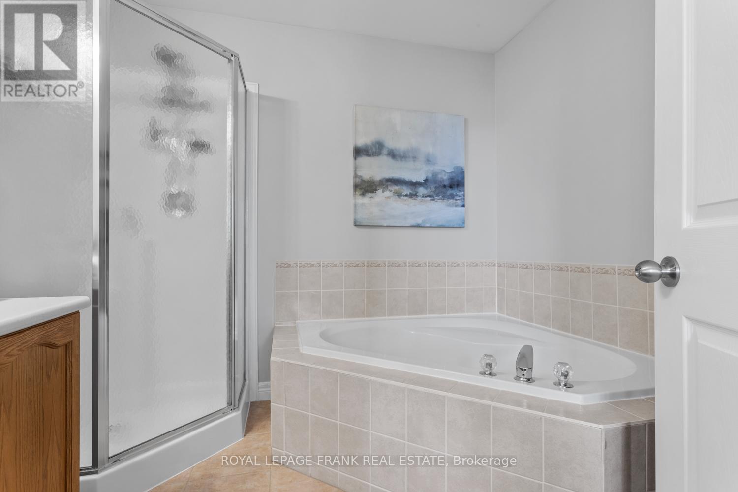 












11 STAPLES AVENUE

,
Clarington (Courtice),




Ontario
L1E3H1

