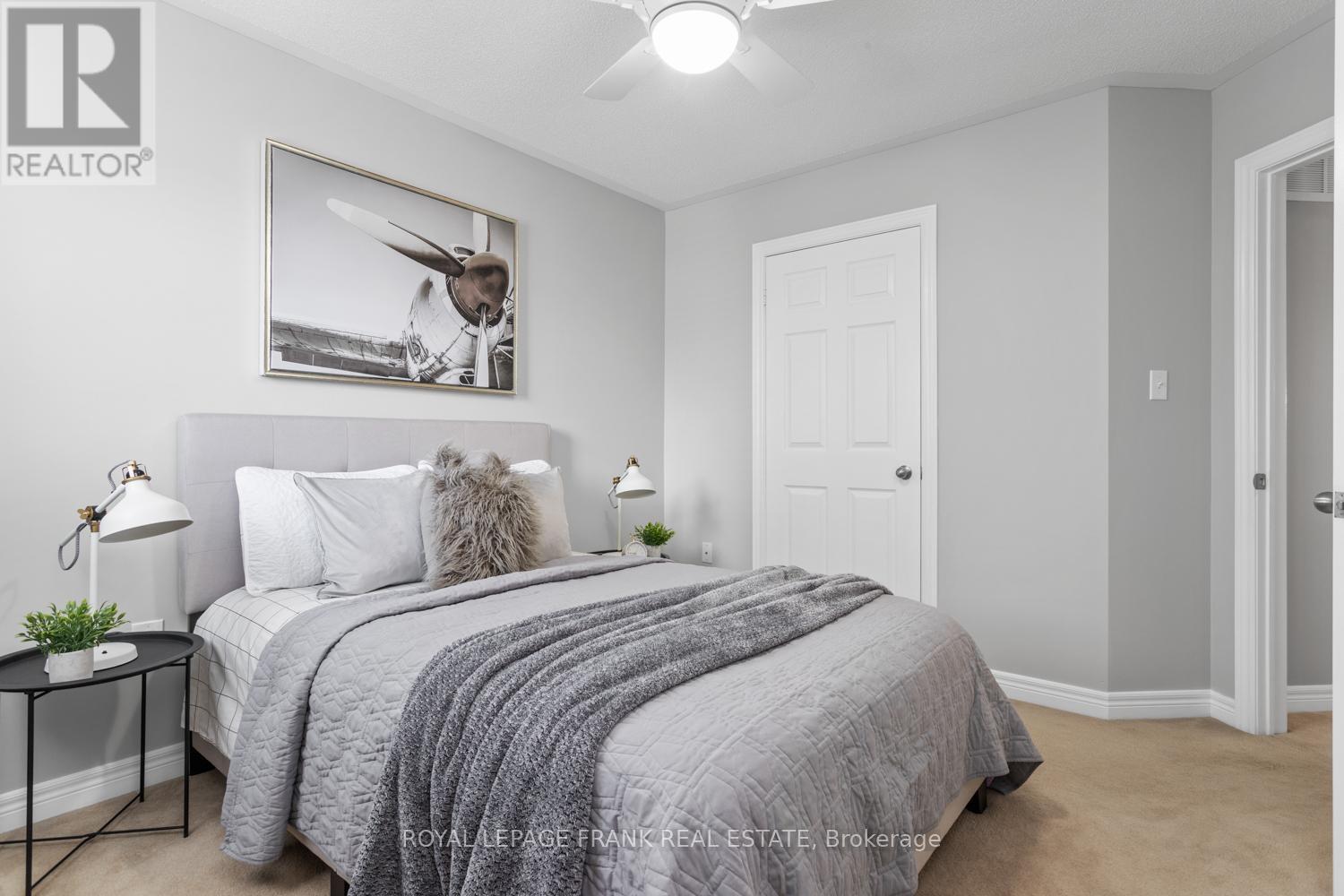 












11 STAPLES AVENUE

,
Clarington (Courtice),




Ontario
L1E3H1

