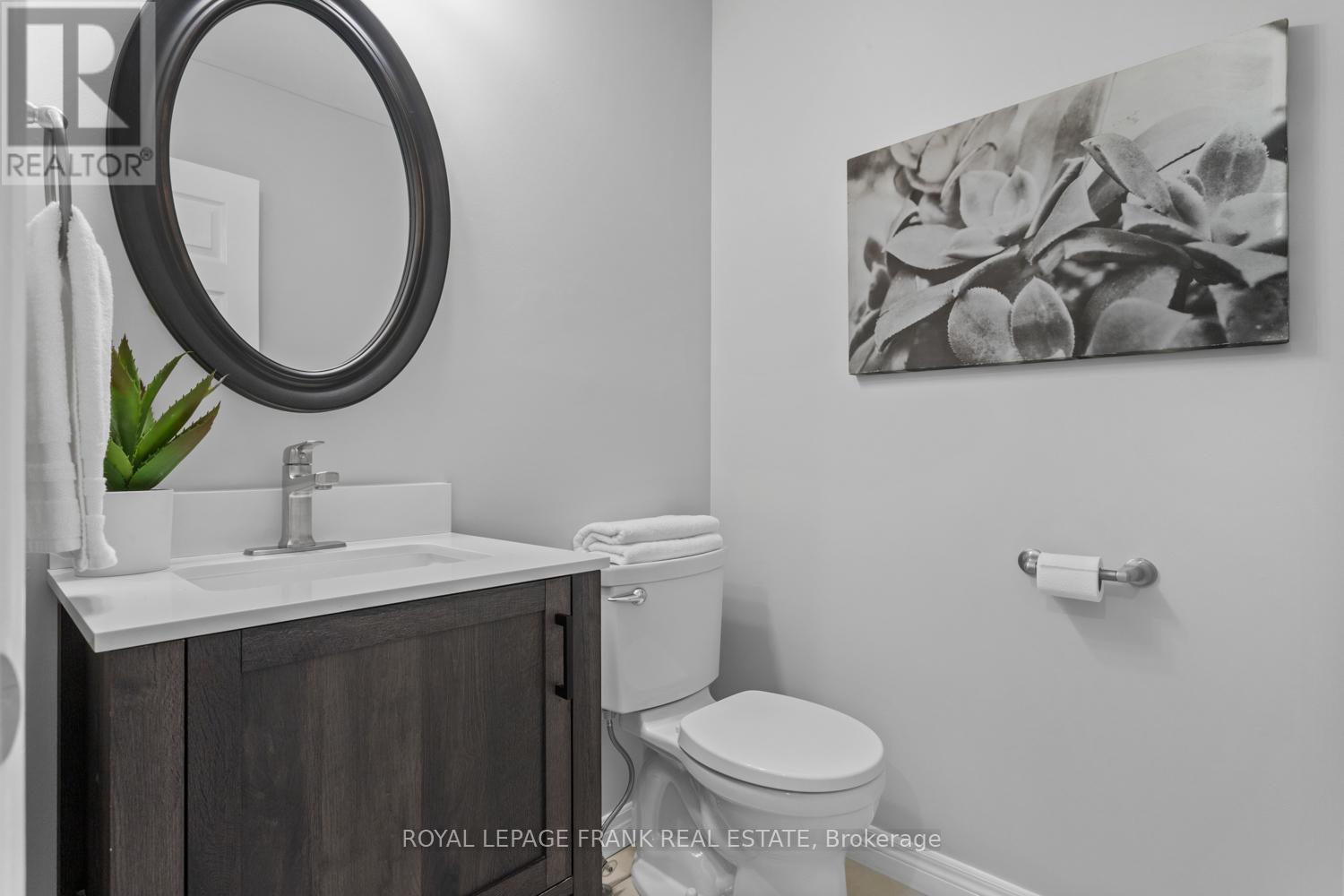 












11 STAPLES AVENUE

,
Clarington (Courtice),




Ontario
L1E3H1

