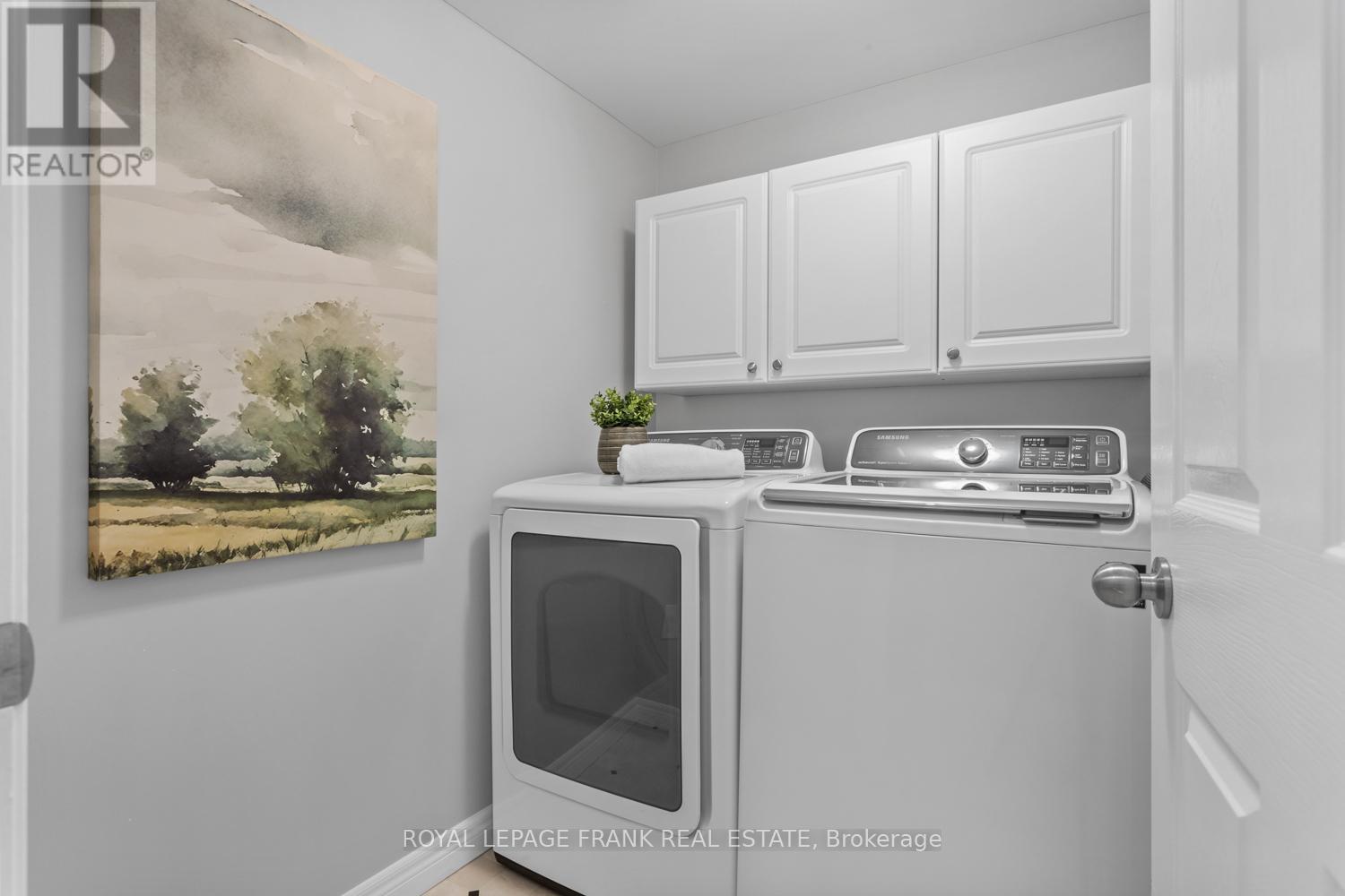 












11 STAPLES AVENUE

,
Clarington (Courtice),




Ontario
L1E3H1

