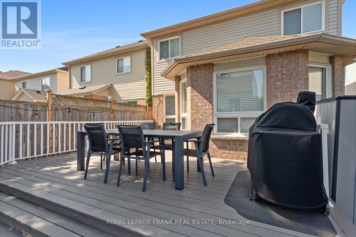 












11 STAPLES AVENUE

,
Clarington (Courtice),




Ontario
L1E3H1

