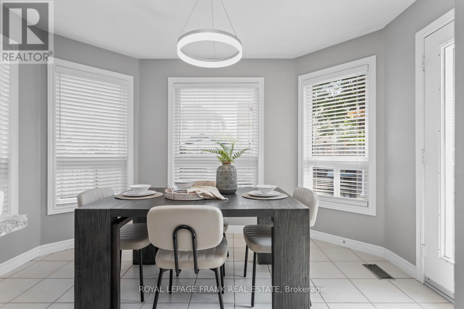 












11 STAPLES AVENUE

,
Clarington (Courtice),




Ontario
L1E3H1

