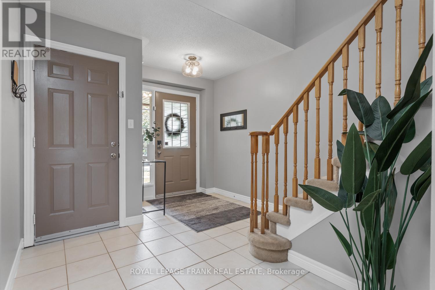 












11 STAPLES AVENUE

,
Clarington (Courtice),




Ontario
L1E3H1

