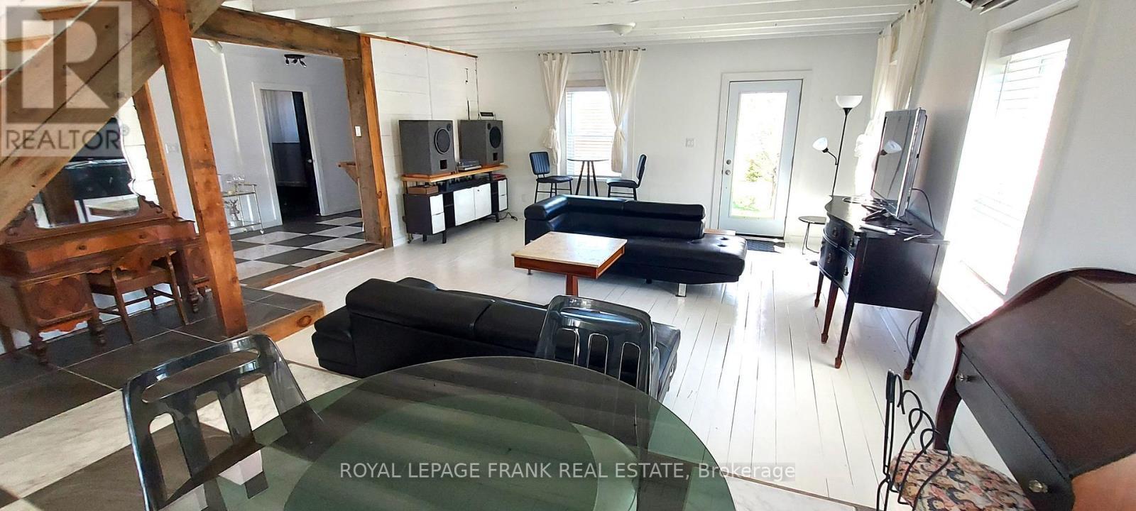 












83 STORE STREET

,
Tweed (Elzevir (Twp)),




Ontario
K0K3J0

