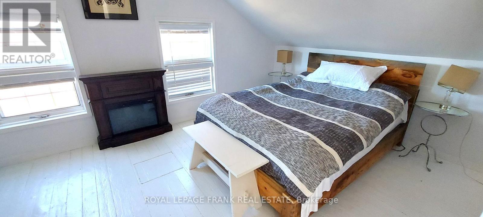 












83 STORE STREET

,
Tweed (Elzevir (Twp)),




Ontario
K0K3J0


