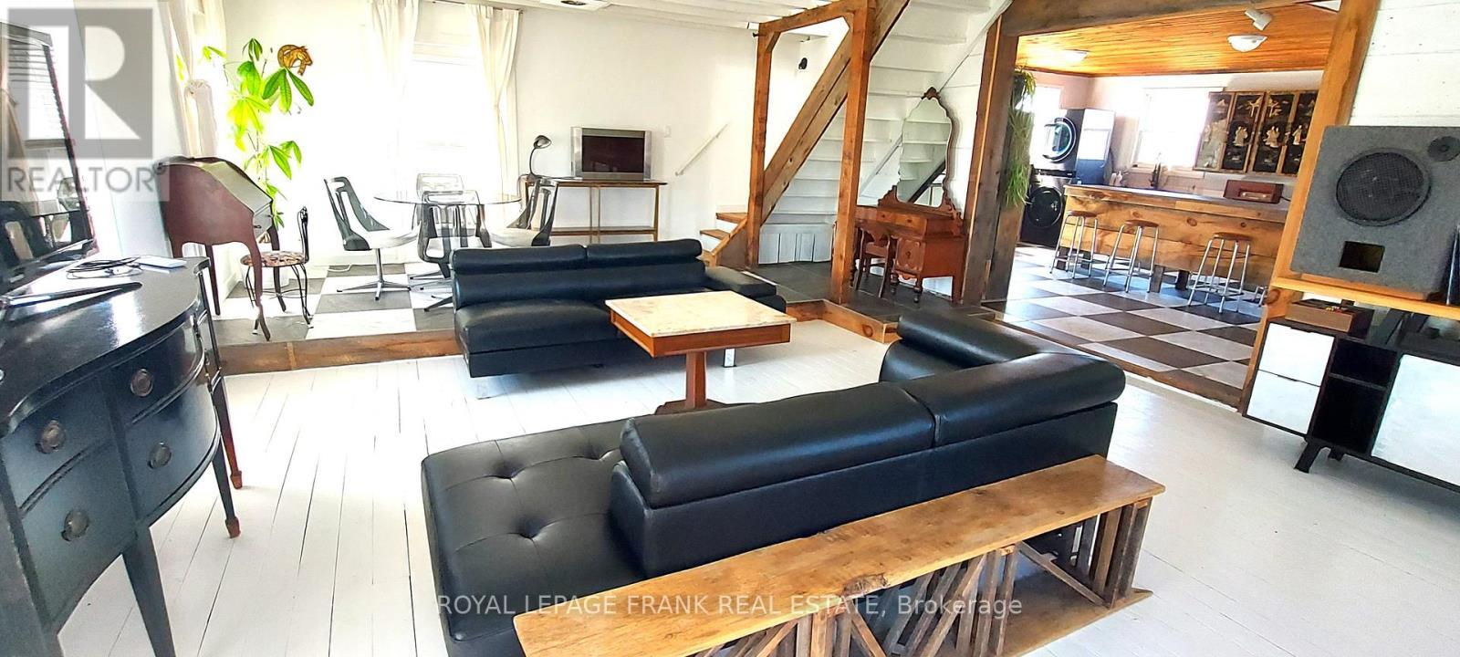 












83 STORE STREET

,
Tweed (Elzevir (Twp)),




Ontario
K0K3J0

