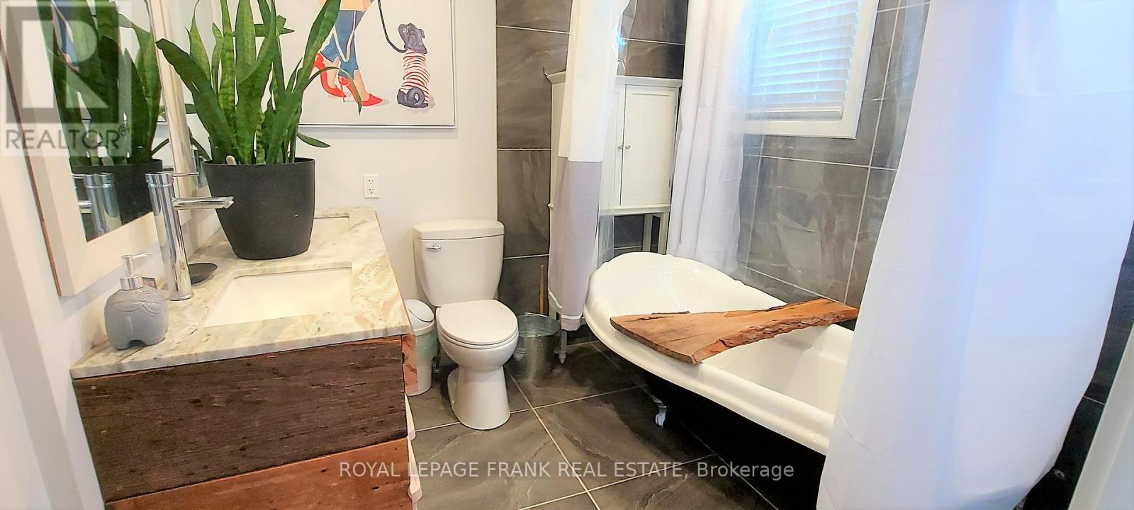 












83 STORE STREET

,
Tweed (Elzevir (Twp)),




Ontario
K0K3J0

