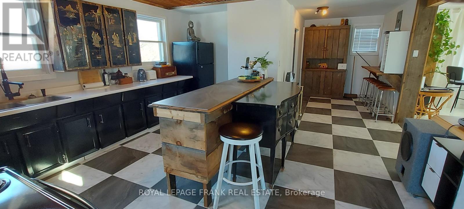 












83 STORE STREET

,
Tweed (Elzevir (Twp)),




Ontario
K0K3J0

