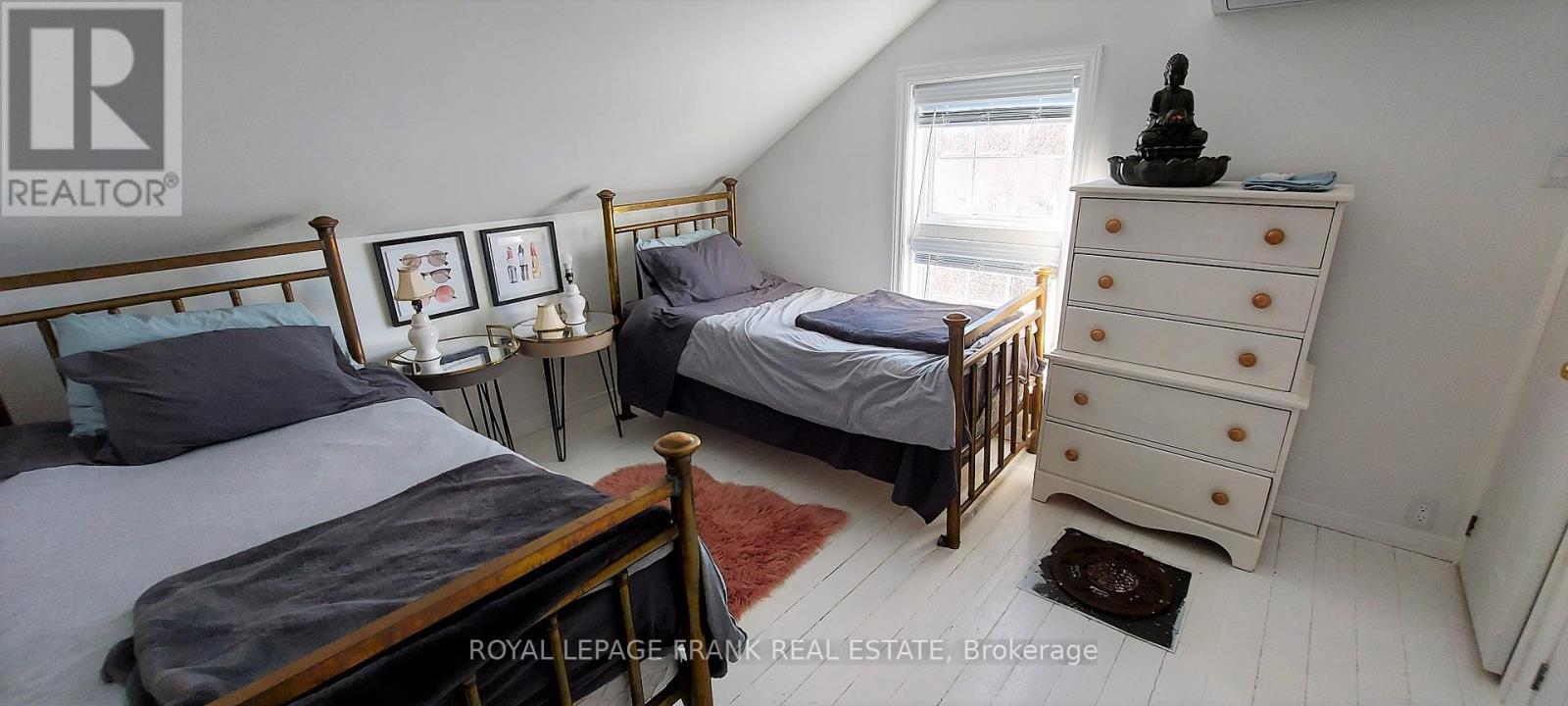 












83 STORE STREET

,
Tweed (Elzevir (Twp)),




Ontario
K0K3J0

