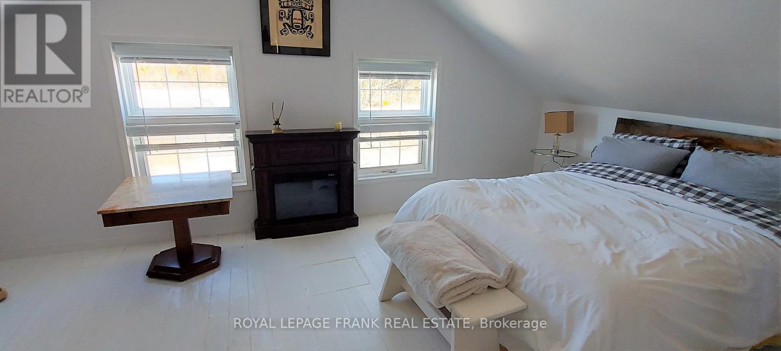 












83 STORE STREET

,
Tweed (Elzevir (Twp)),




Ontario
K0K3J0

