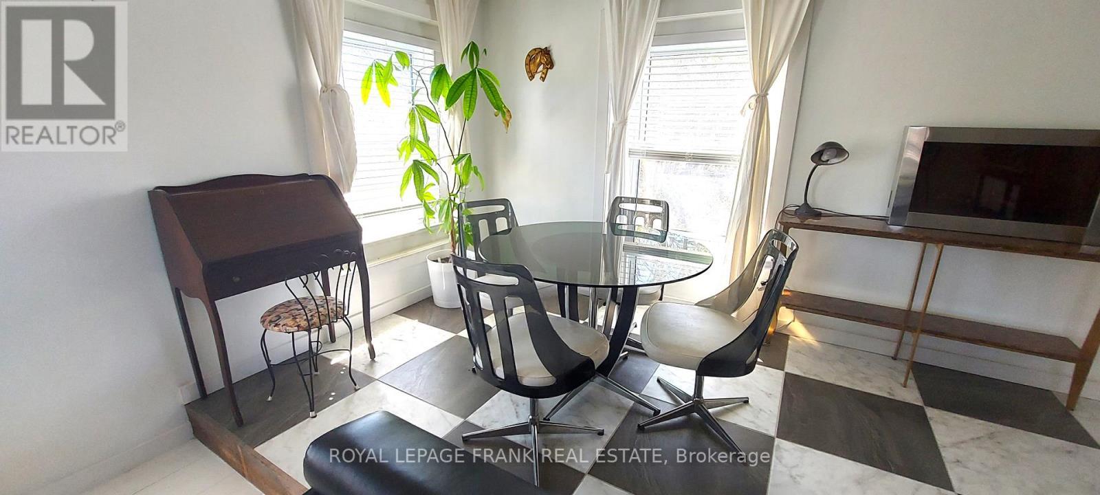 












83 STORE STREET

,
Tweed (Elzevir (Twp)),




Ontario
K0K3J0

