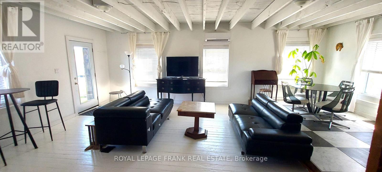 












83 STORE STREET

,
Tweed (Elzevir (Twp)),




Ontario
K0K3J0


