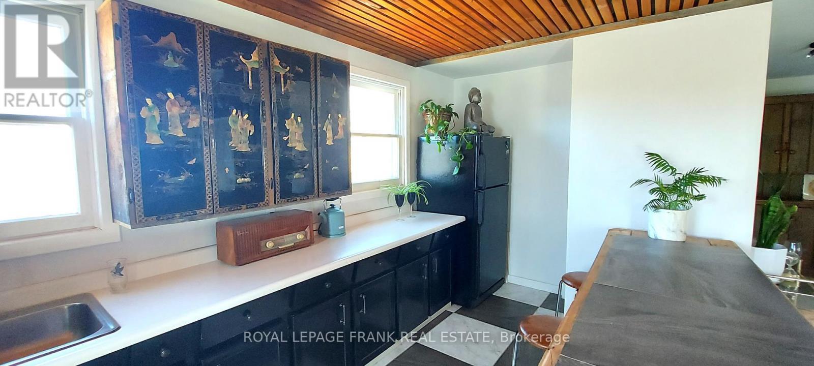 












83 STORE STREET

,
Tweed (Elzevir (Twp)),




Ontario
K0K3J0

