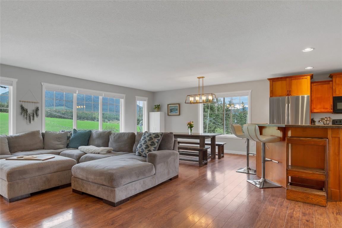 









5644


Lynes

Road,
Falkland,




BC
V0E 1W0


