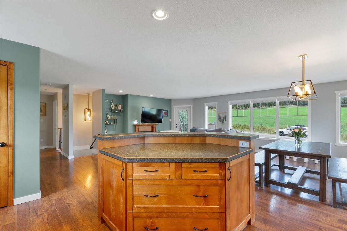 









5644


Lynes

Road,
Falkland,




BC
V0E 1W0

