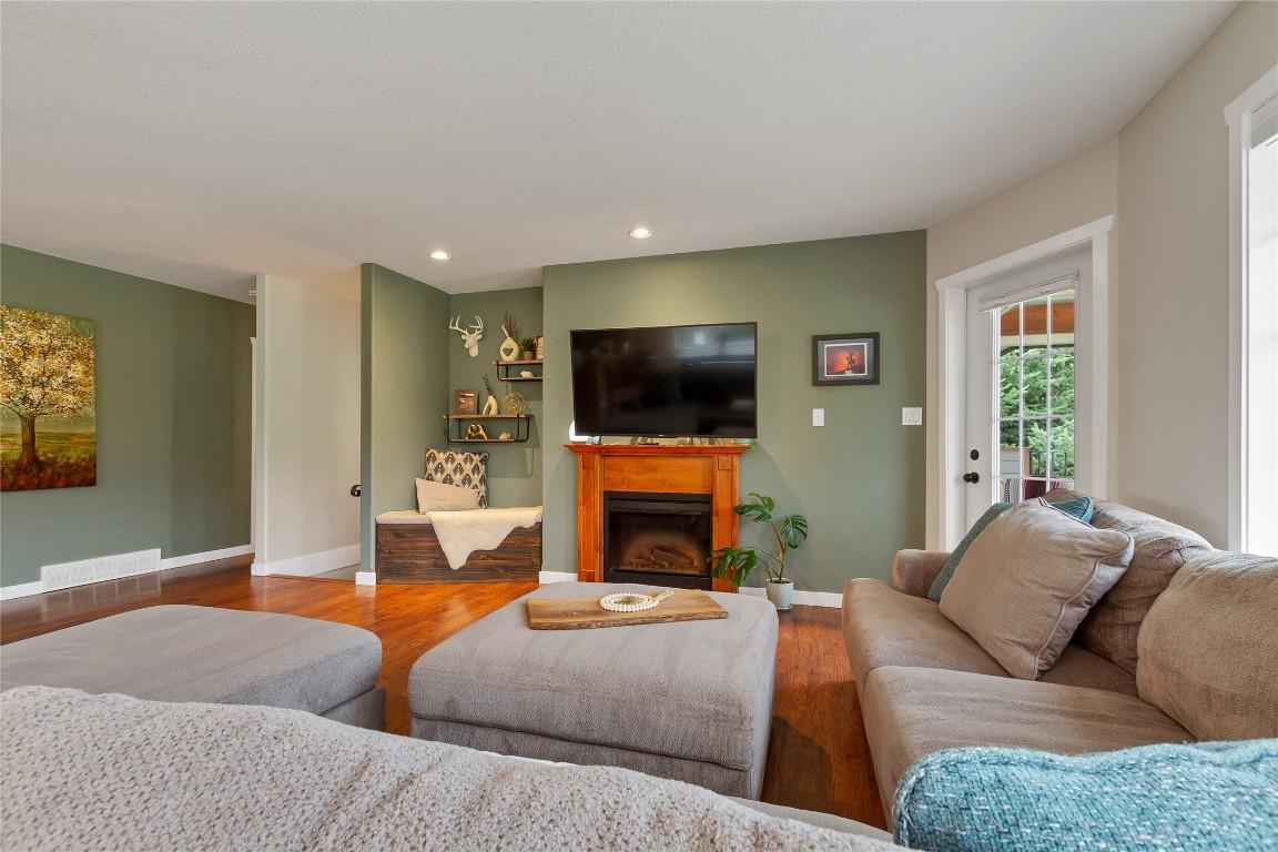 









5644


Lynes

Road,
Falkland,




BC
V0E 1W0

