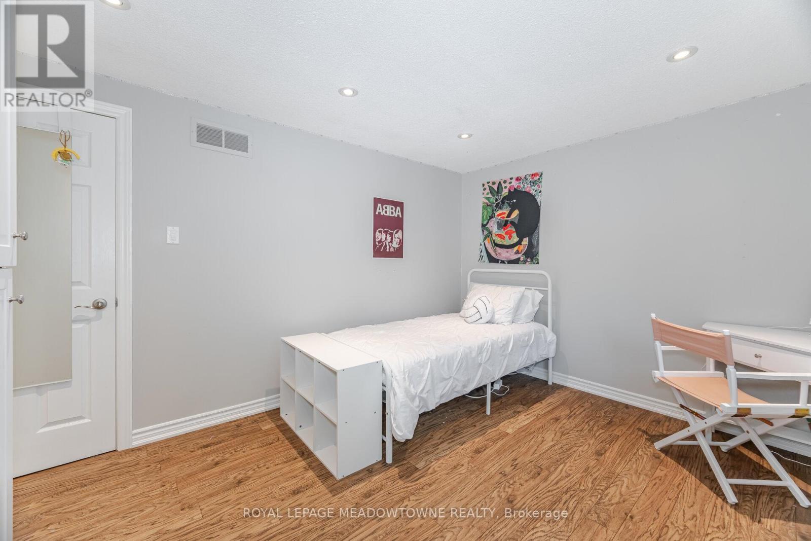 












653 JOYCE BOULEVARD

,
Milton,




Ontario
L9T3E3

