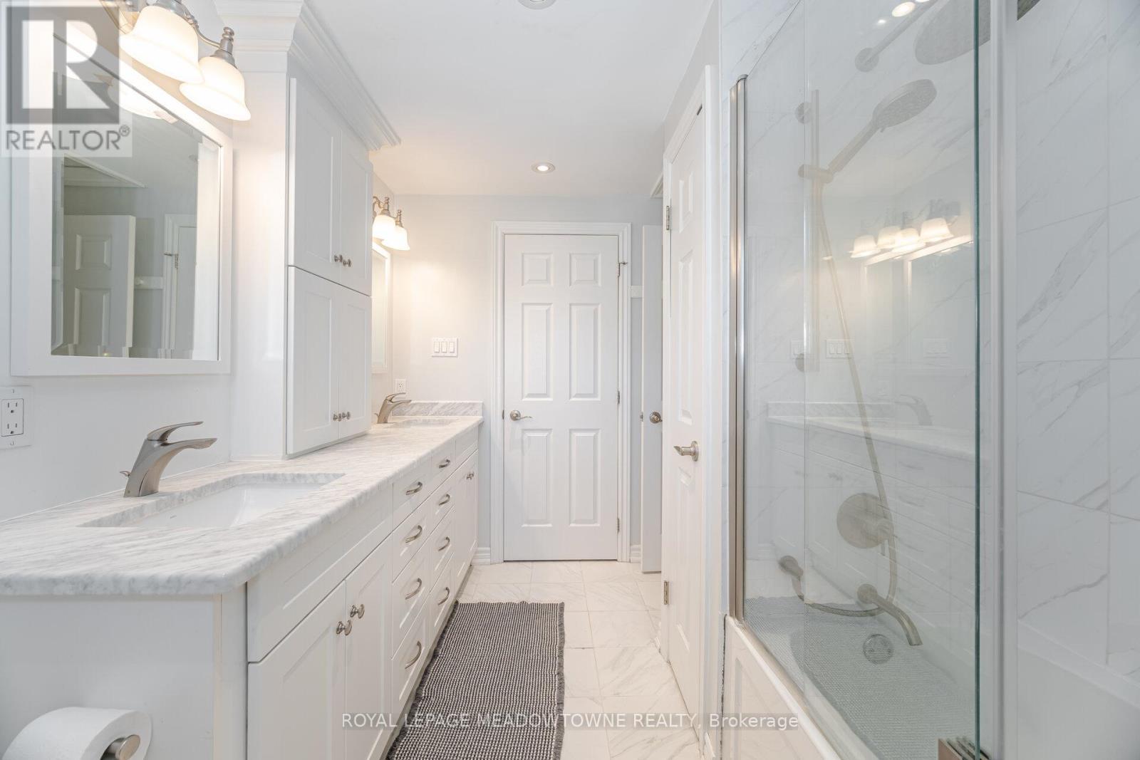 












653 JOYCE BOULEVARD

,
Milton,




Ontario
L9T3E3

