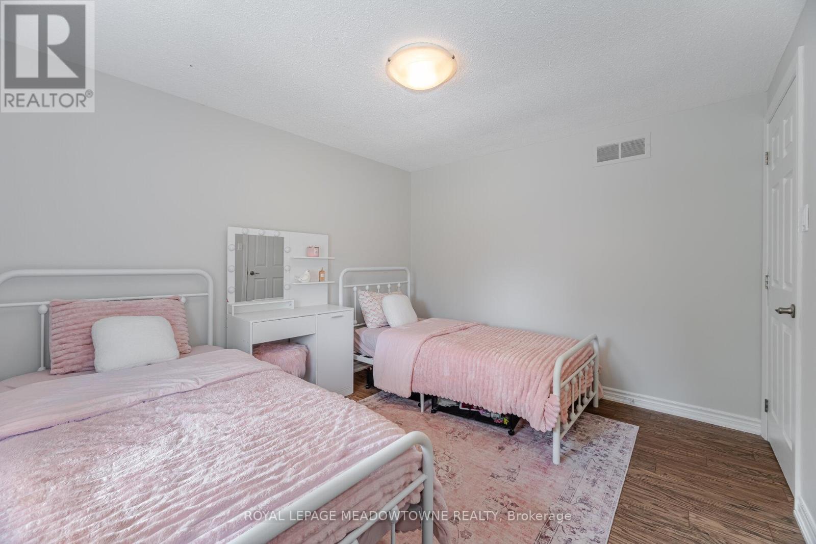 












653 JOYCE BOULEVARD

,
Milton,




Ontario
L9T3E3

