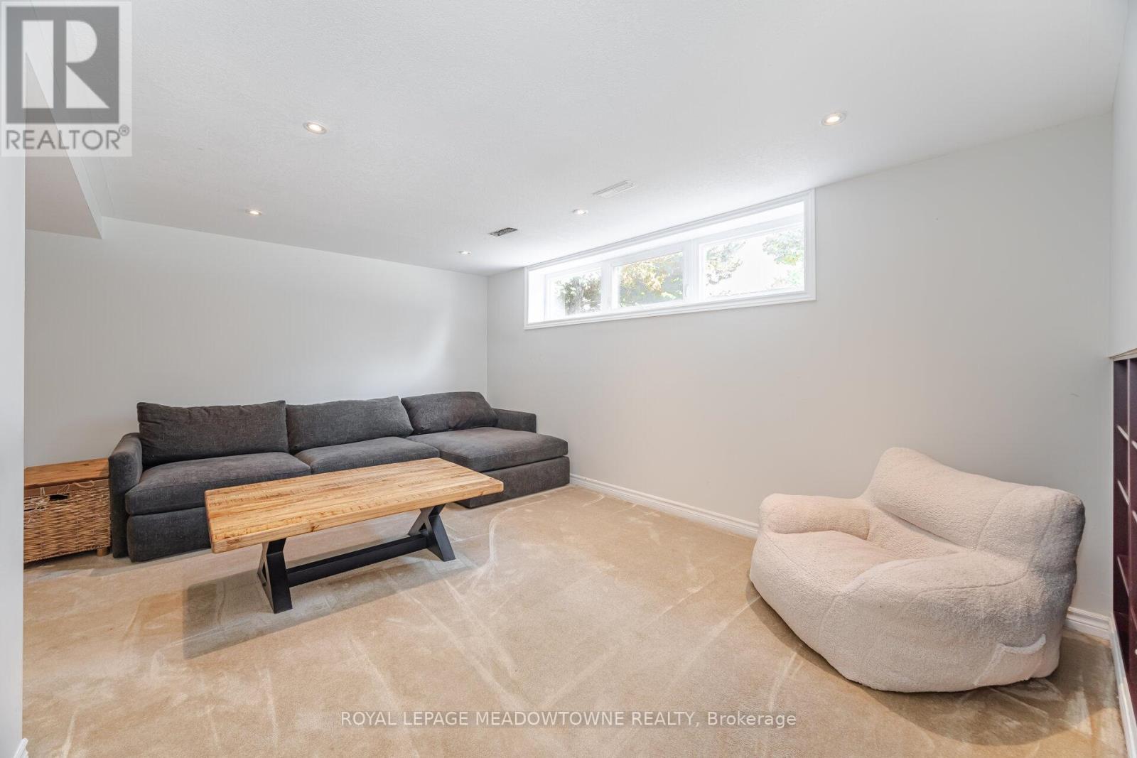 












653 JOYCE BOULEVARD

,
Milton,




Ontario
L9T3E3

