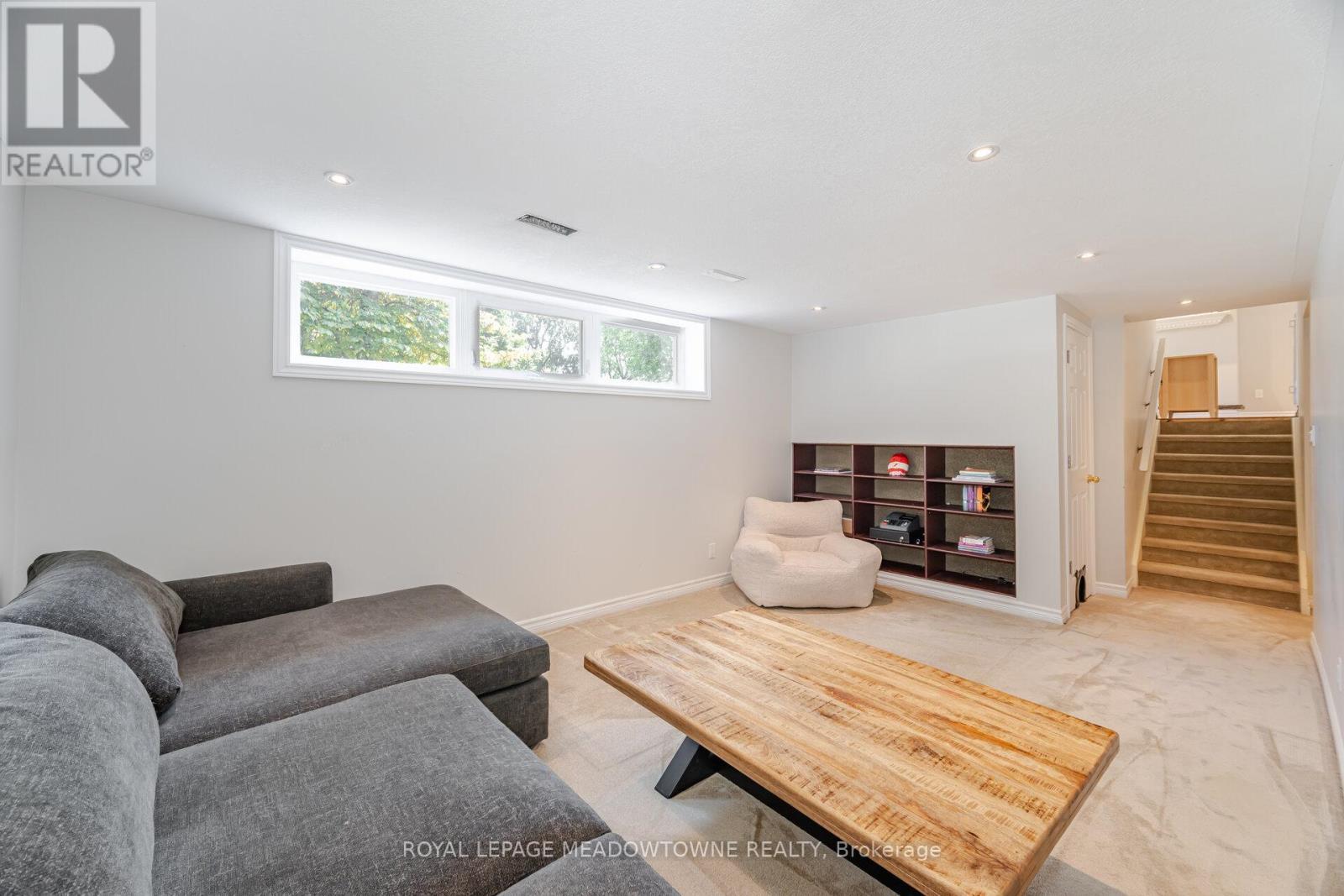 












653 JOYCE BOULEVARD

,
Milton,




Ontario
L9T3E3

