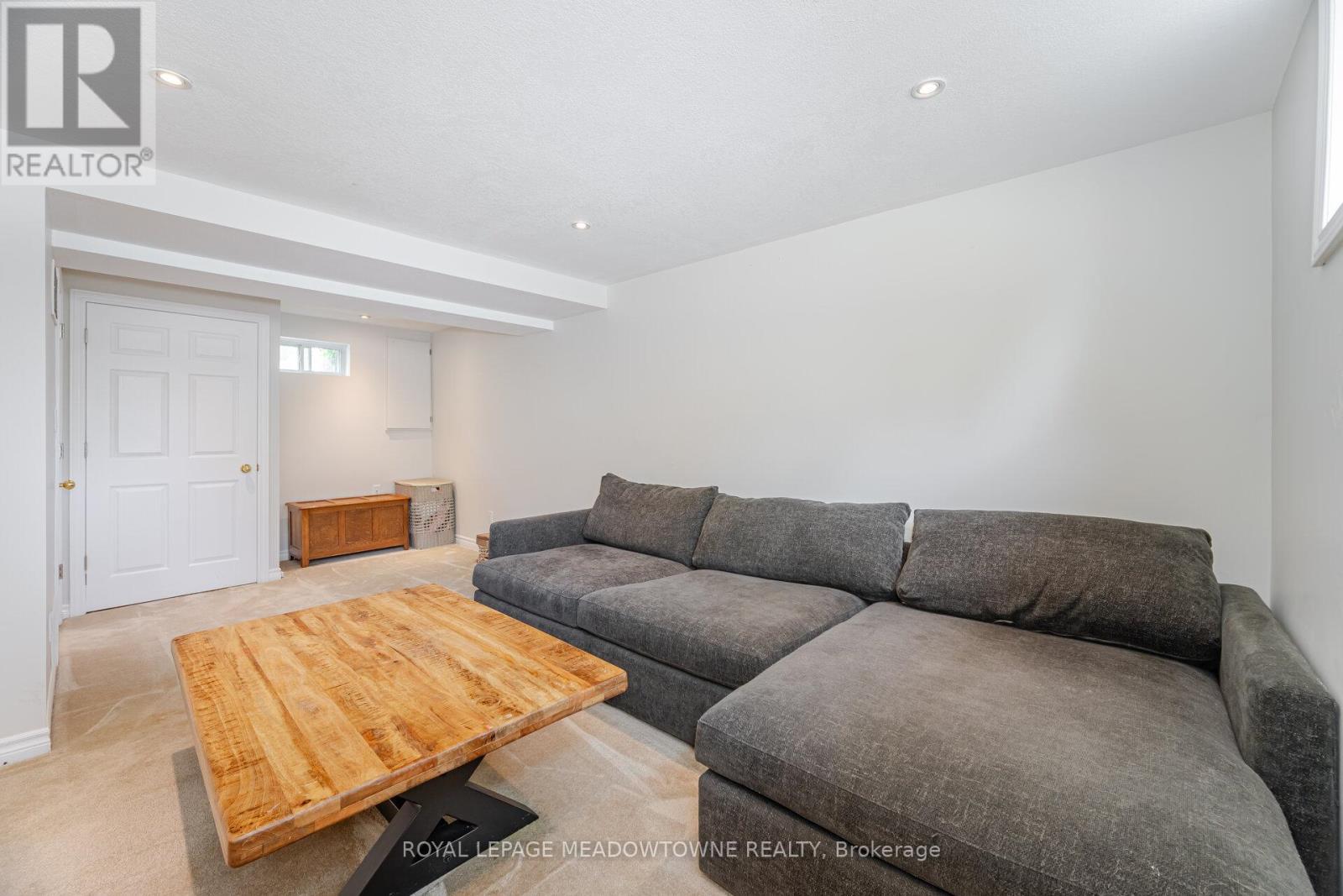 












653 JOYCE BOULEVARD

,
Milton,




Ontario
L9T3E3

