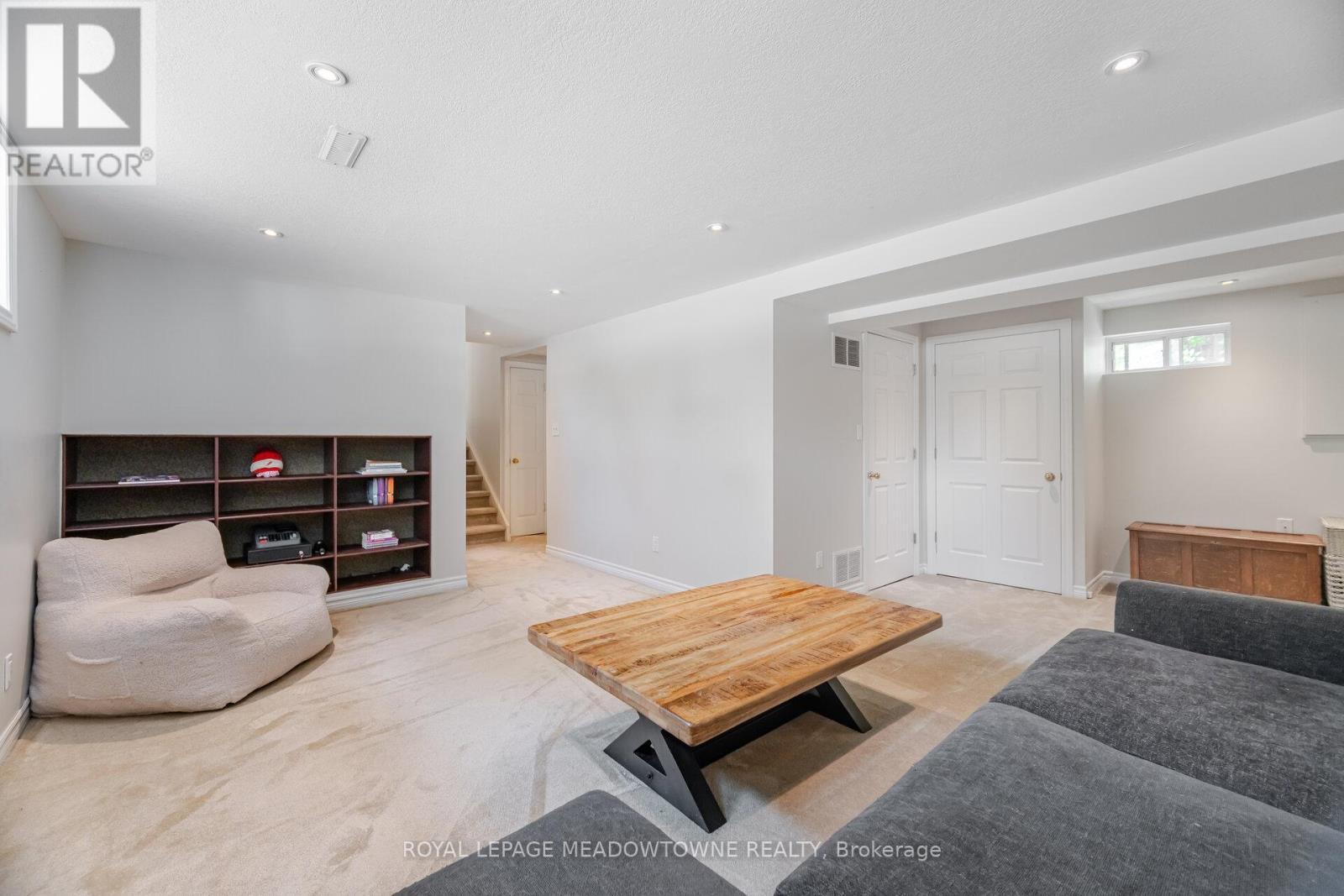 












653 JOYCE BOULEVARD

,
Milton,




Ontario
L9T3E3

