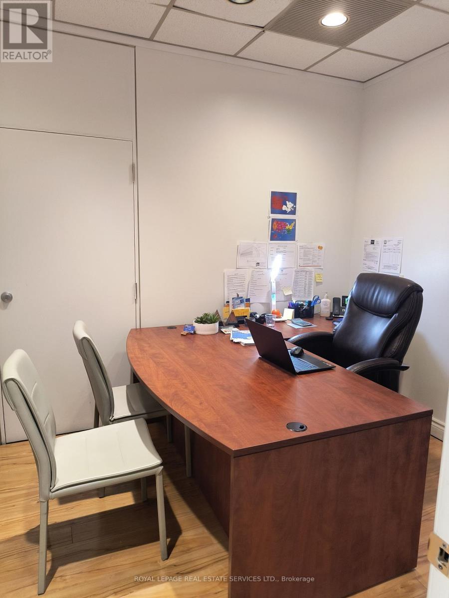 












4 - 12 UPJOHN ROAD

,
Toronto,




Ontario
M3B2V9


