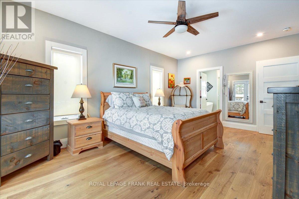 












355 WEST DIAMOND LAKE ROAD

,
Hastings Highlands (Herschel Ward),




Ontario
K0L2A0

