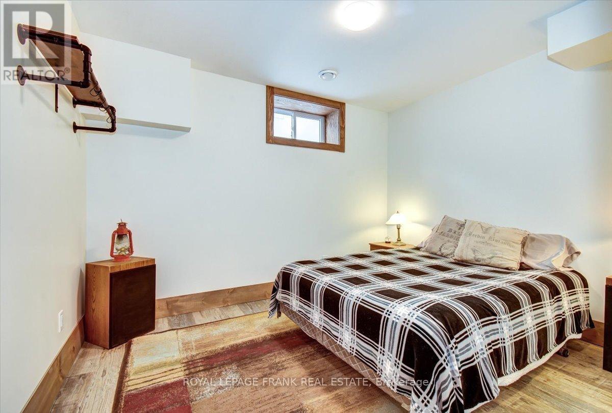












355 WEST DIAMOND LAKE ROAD

,
Hastings Highlands (Herschel Ward),




Ontario
K0L2A0


