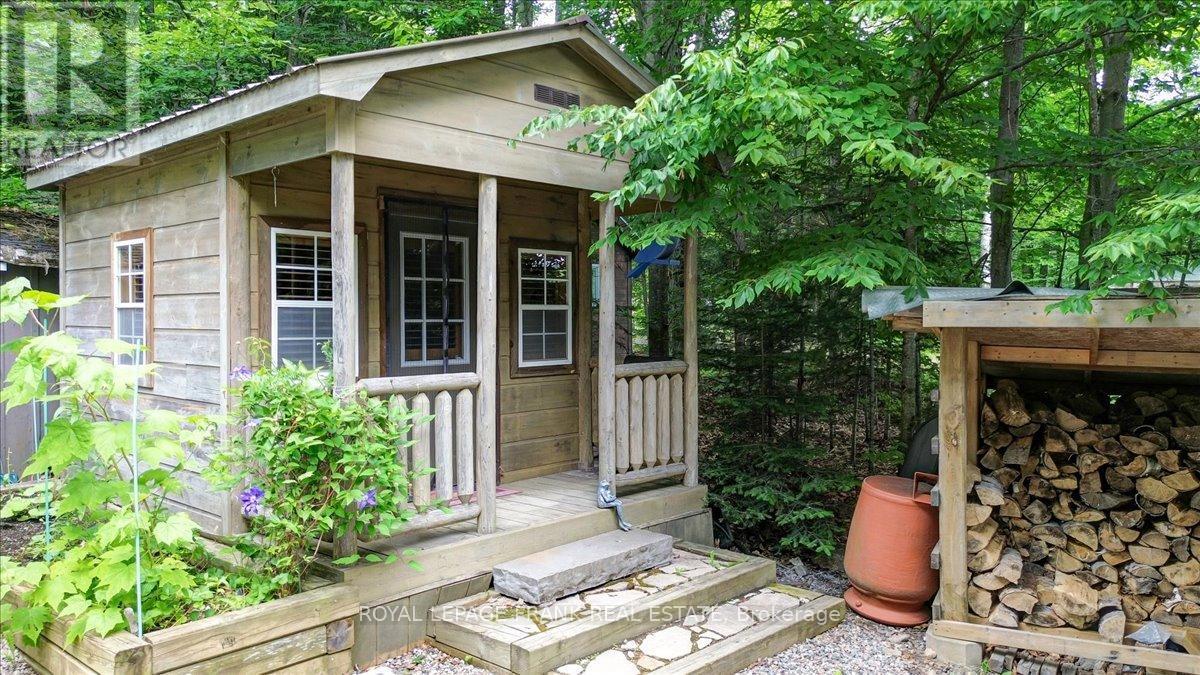 












355 WEST DIAMOND LAKE ROAD

,
Hastings Highlands (Herschel Ward),




Ontario
K0L2A0

