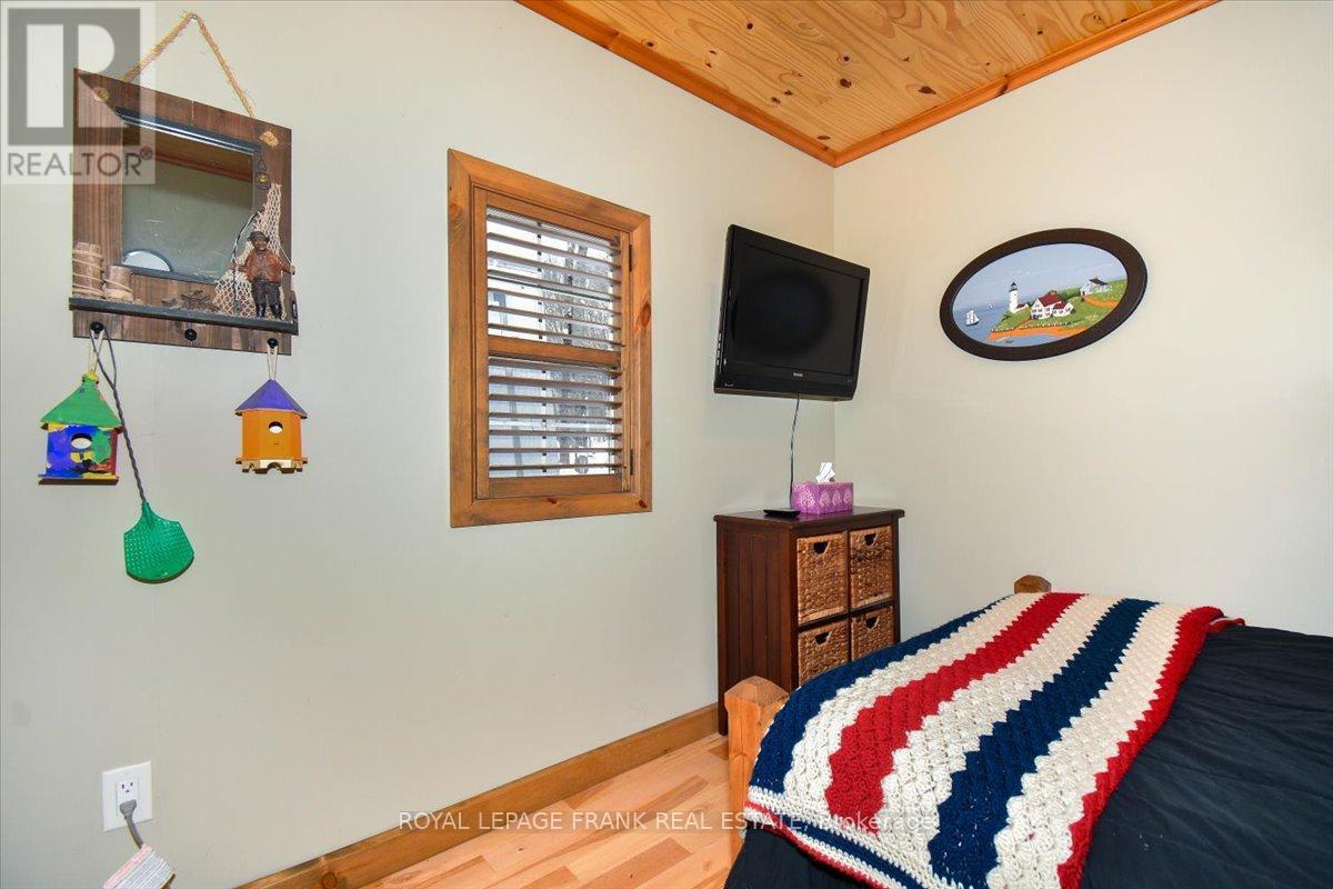 












355 WEST DIAMOND LAKE ROAD

,
Hastings Highlands (Herschel Ward),




Ontario
K0L2A0


