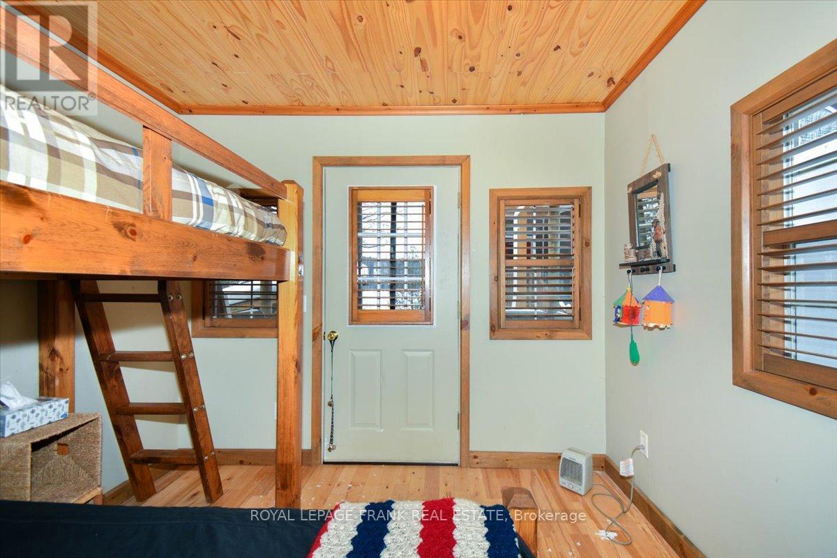 












355 WEST DIAMOND LAKE ROAD

,
Hastings Highlands (Herschel Ward),




Ontario
K0L2A0

