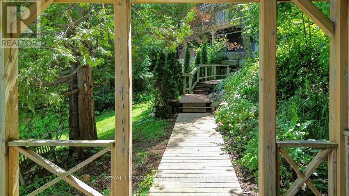












355 WEST DIAMOND LAKE ROAD

,
Hastings Highlands (Herschel Ward),




Ontario
K0L2A0

