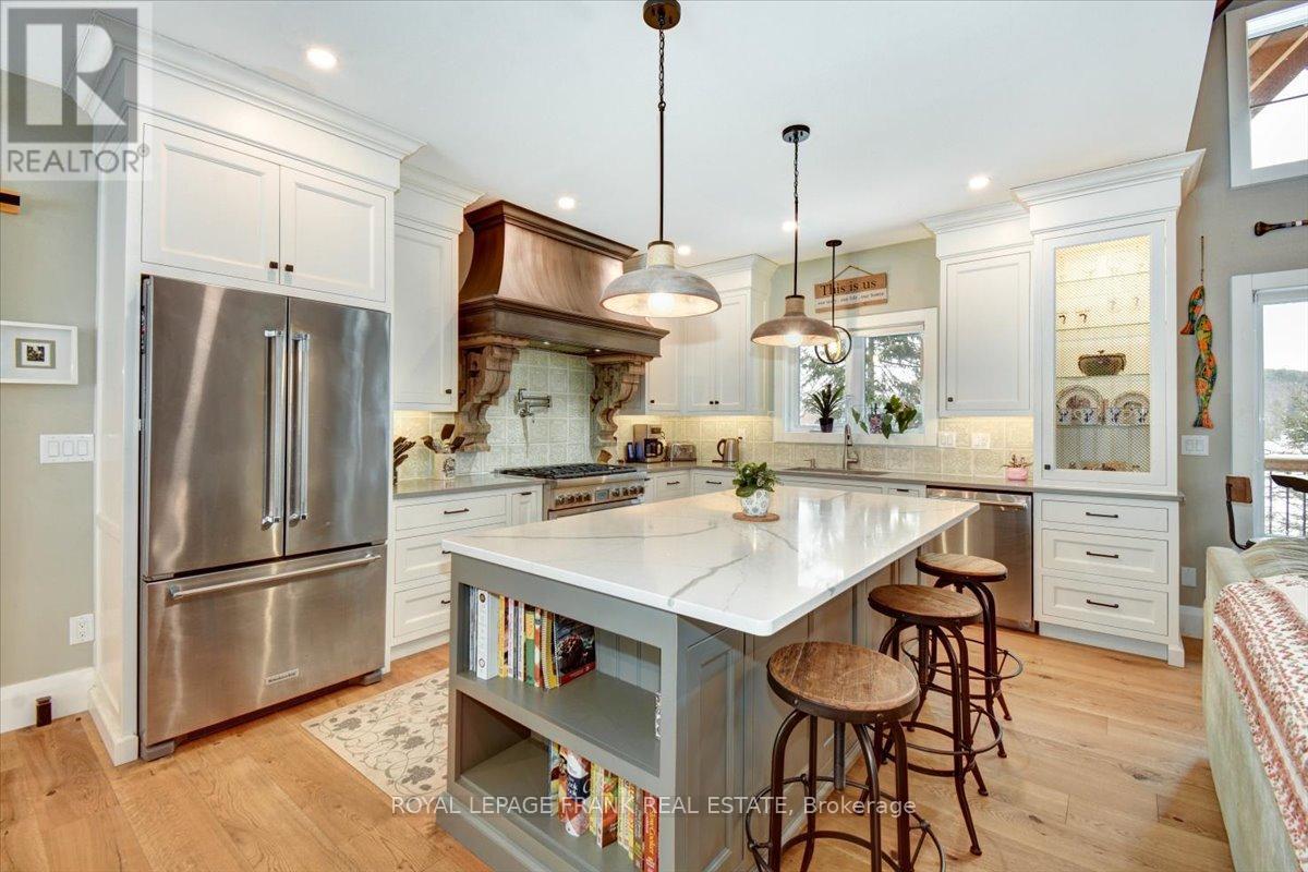 












355 WEST DIAMOND LAKE ROAD

,
Hastings Highlands (Herschel Ward),




Ontario
K0L2A0

