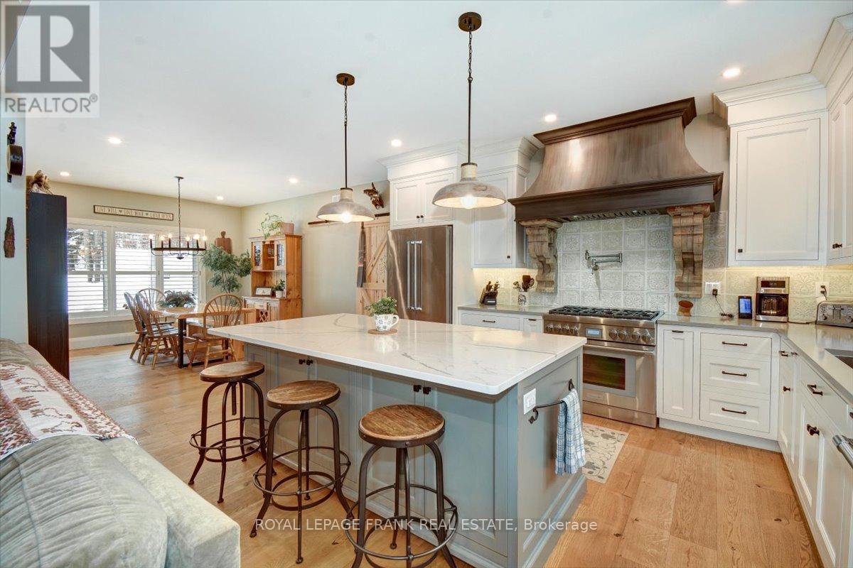 












355 WEST DIAMOND LAKE ROAD

,
Hastings Highlands (Herschel Ward),




Ontario
K0L2A0

