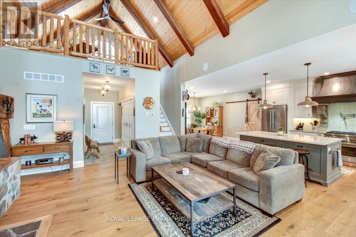 












355 WEST DIAMOND LAKE ROAD

,
Hastings Highlands (Herschel Ward),




Ontario
K0L2A0

