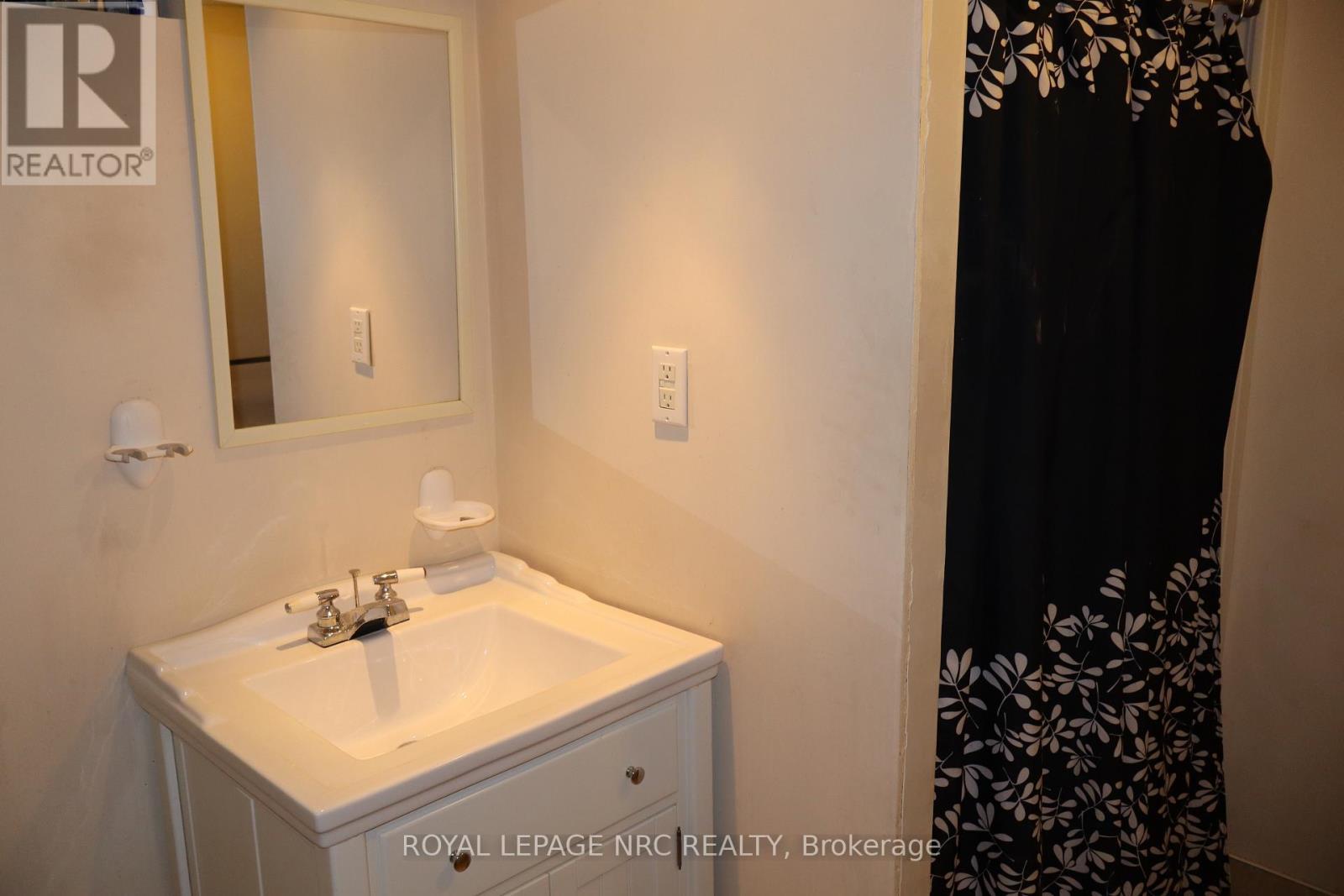 












3071 BASSWOOD COURT

,
Niagara Falls (Church's Lane),




Ontario
L2J2G9

