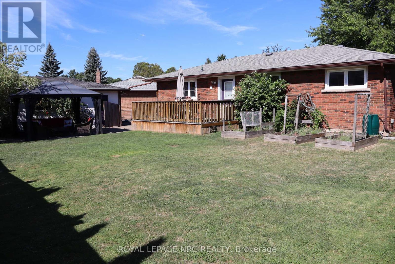 












3071 BASSWOOD COURT

,
Niagara Falls (Church's Lane),




Ontario
L2J2G9

