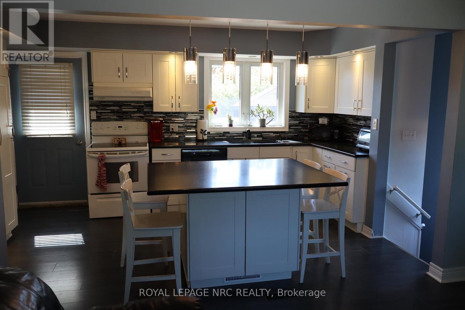 












3071 BASSWOOD COURT

,
Niagara Falls (Church's Lane),




Ontario
L2J2G9

