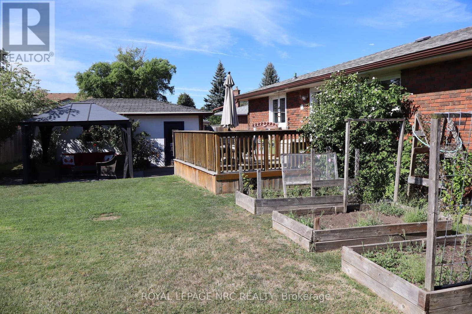 












3071 BASSWOOD COURT

,
Niagara Falls (Church's Lane),




Ontario
L2J2G9


